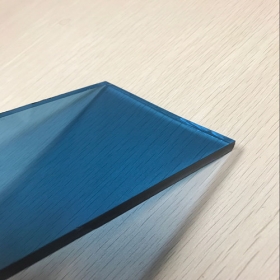 中国工厂价格10mm蓝色有色浮法玻璃，太阳能控制10mm蓝色有色玻璃面板工厂