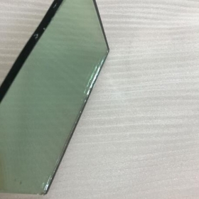 La fábrica de China Importación de 4 mm de color verde francés revestimiento duro vidrio reflectante de China fábrica