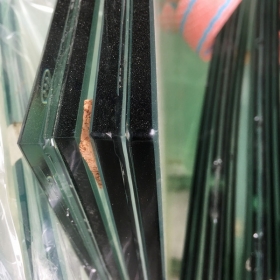 中国夹层安全2022年世界杯足球联赛玻璃热浸钢化夹层玻璃供应厂