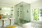 Kylpyhuone遍布olet更喜欢karkaistu lapinakyva遍布的tai karkaistu himmea遍布的吗?